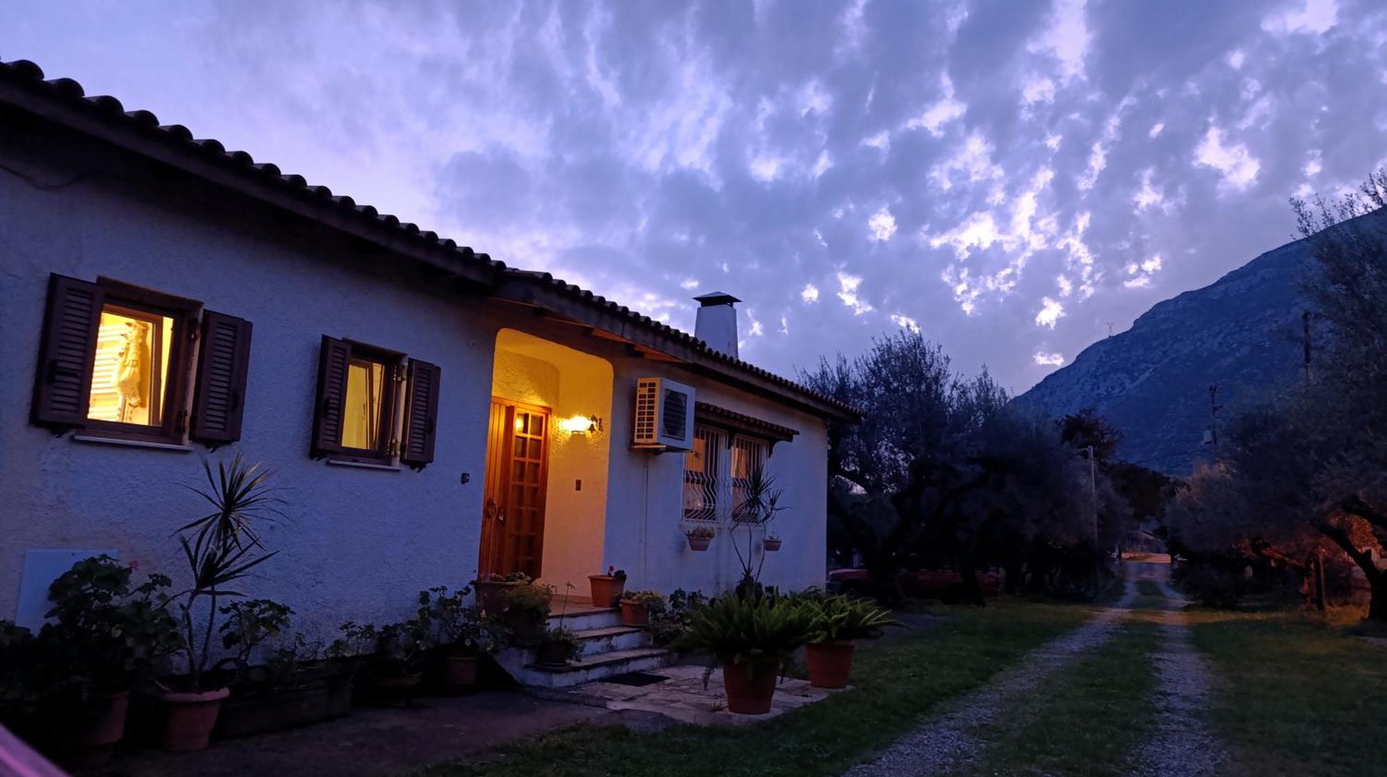 Nafpaktos Cottage By The Sea For Travelers And Dreamers! Exterior photo